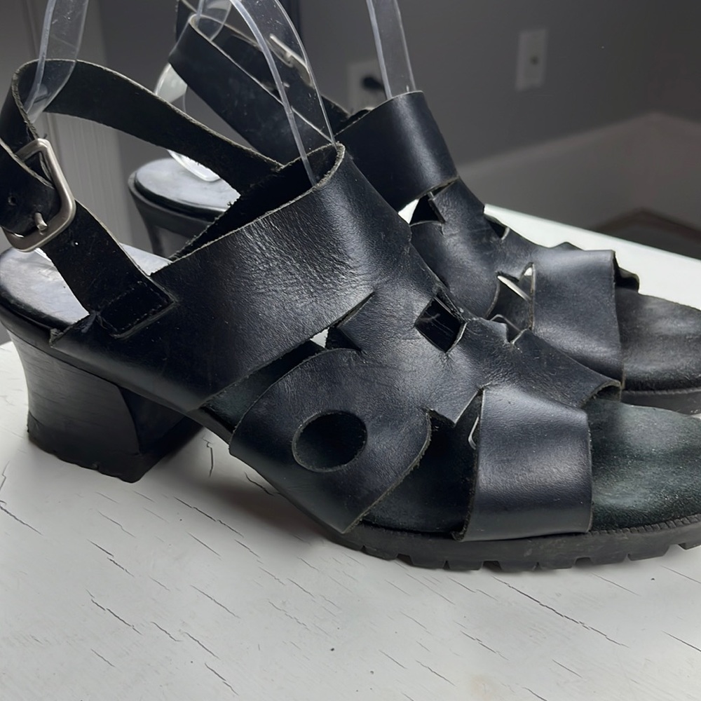 Vintage Black leather Trivia sandals SIZE 10